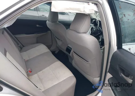 2014 Toyota Camry L/Le/Xle/Se/Se Sport z USA, uszkodzony, nr VIN 4T1BF1FK8EU448844